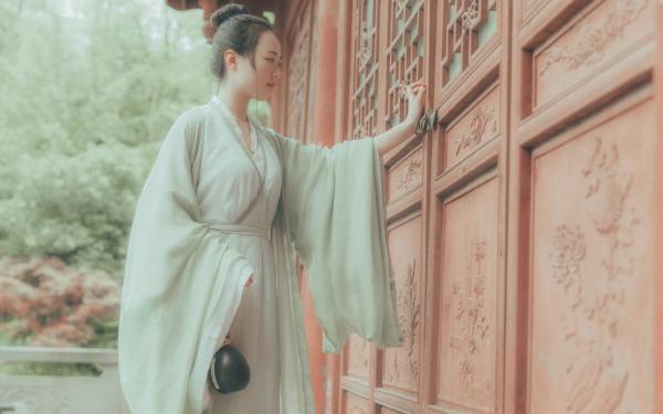 《陆长风李令月》完整版在线阅读（主角手捧医典，我的患者全是皇宫大佬）