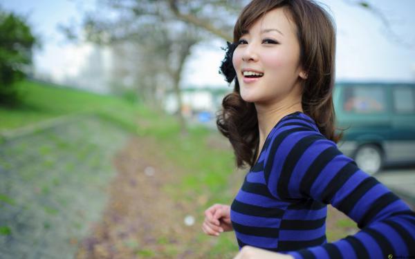 《拥挤车厢识嫌犯,我就是罪犯克星!》小说全文精彩试读 周屿秦知雪小说全文